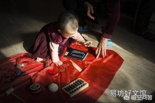宝宝满一周岁了，我们这儿有个习俗是抓周，不知道什么时候给宝宝安排？你们那里都怎么过的？