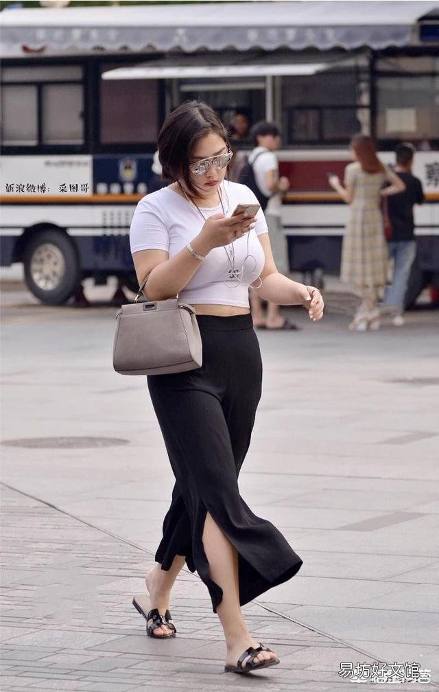 怎样让一个单亲妈妈的女孩，自信起来？