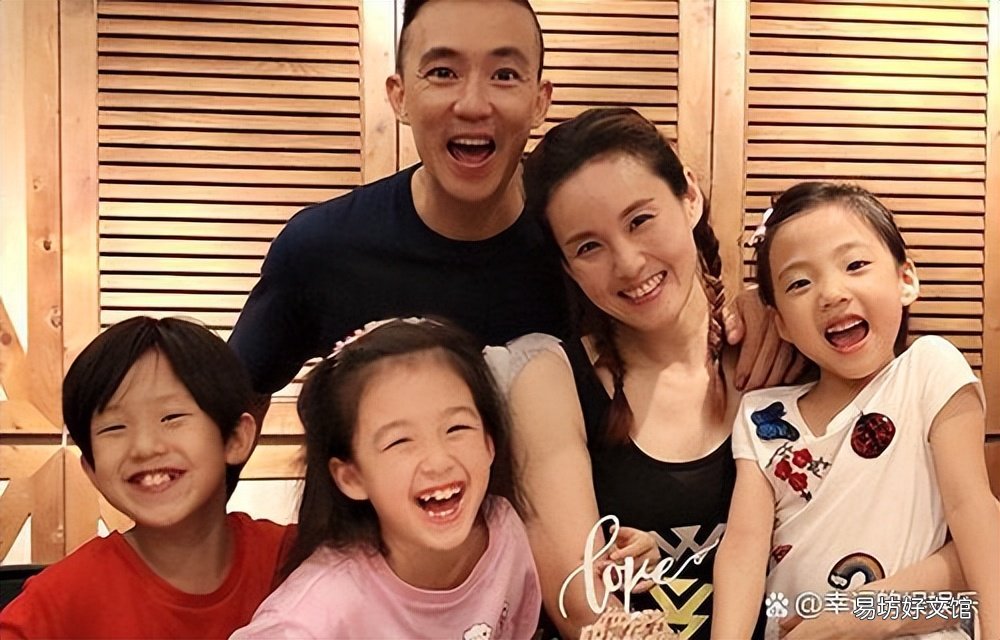 刘畊宏一家五口照片 刘畊宏老婆王婉霏个人资料简介