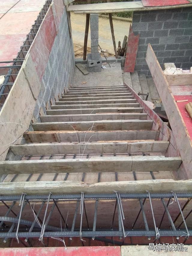 农村自建房，楼梯间做多大比较合适？