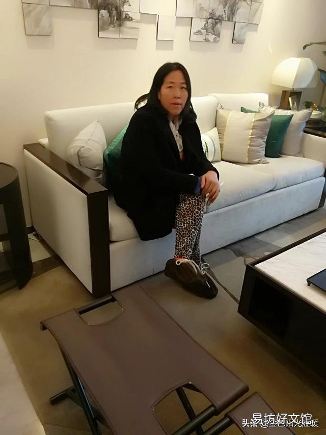一个五十的女人、保养得像十八岁,她有着怎样的生活经历?