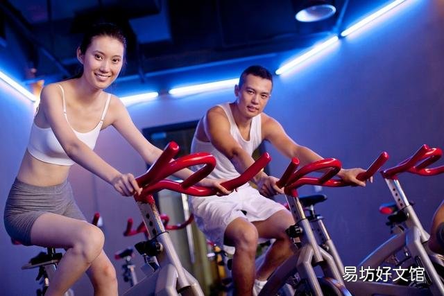 先做俯卧撑好，还是先跑步好？