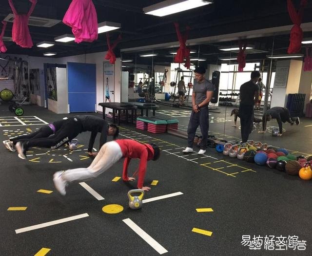 健身一天练两个部位,一周六练,这样效果和一天练一个部位,一周七练相比,哪个增肌效果好?