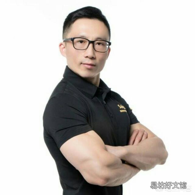 单臂的引体向上有多难?