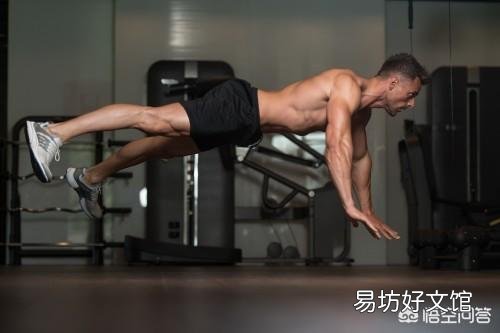 坚持练习俯卧撑是否可以让胸肌发达?如何保证增肌效果?