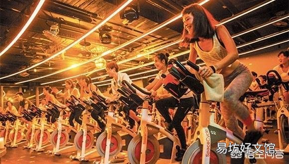 高中刚毕业的学生,大腿特别粗,内侧都是脂肪,该怎么减肥?