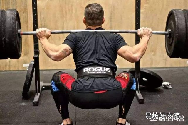 为什么杠铃深蹲时大腿根部会疼?