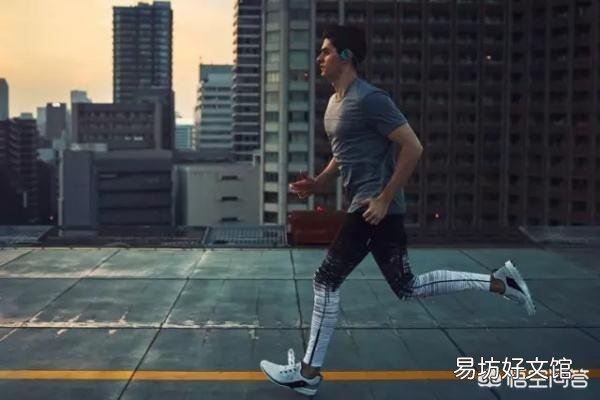 你觉得俯卧撑和跑步相比,哪个更减肥?为什么?