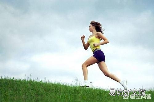 你觉得俯卧撑和跑步相比,哪个更减肥?为什么?