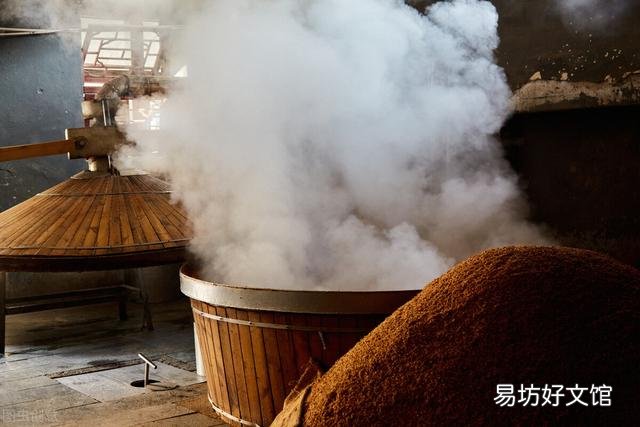 同样是浓香型白酒,为什么五粮液、剑南春喝起来味道不一样?