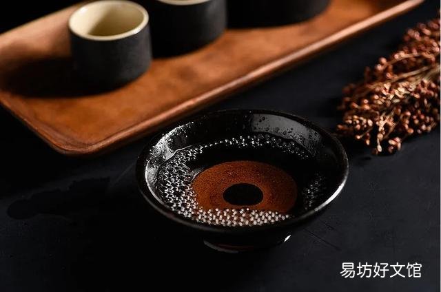 同样是浓香型白酒,为什么五粮液、剑南春喝起来味道不一样?