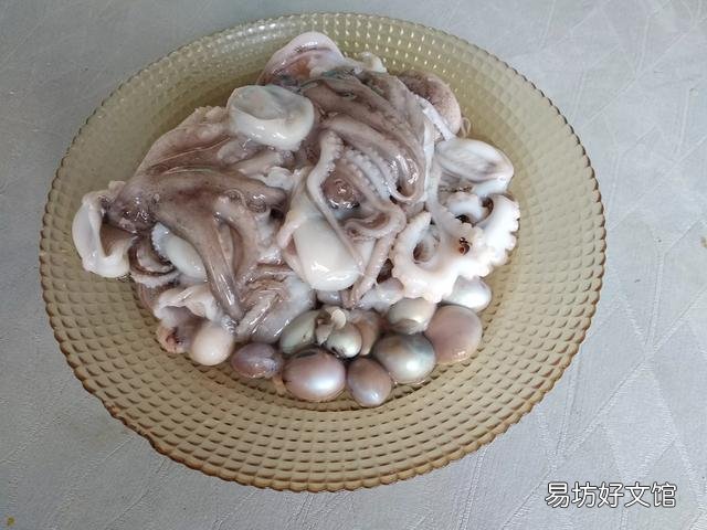 海边人吃海鲜,常说:蚶子拍,八带摔。知道什么意思吗?