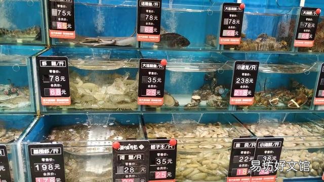 饭店都太萧条了吧，没人吃饭，我都不敢进去，你们那也是这样吗？