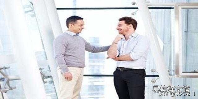 发工资同事要你请客，怎么高情商回应？