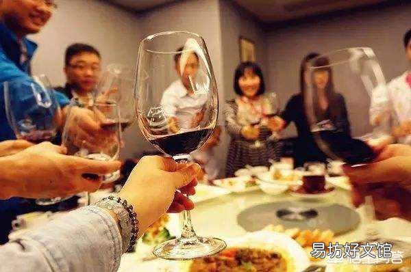 发工资同事要你请客，怎么高情商回应？