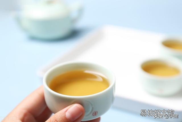 绿茶与红茶,哪个更适合血压高的人喝呢?