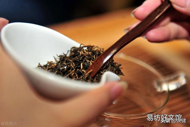 绿茶与红茶,哪个更适合血压高的人喝呢?