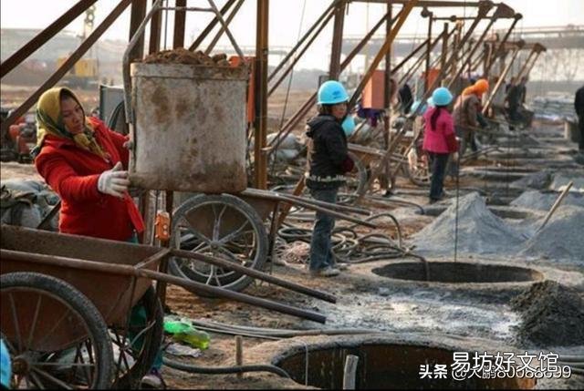 在工地干活天天在姐那吃，姐夫吃饭时买了一瓶啤酒是什么心理？