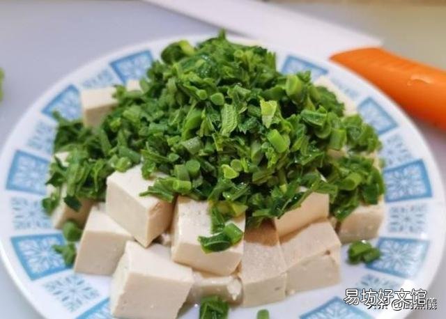 最近香椿很火，很想吃，有朋友能介绍一下具体的吃法做法吗？