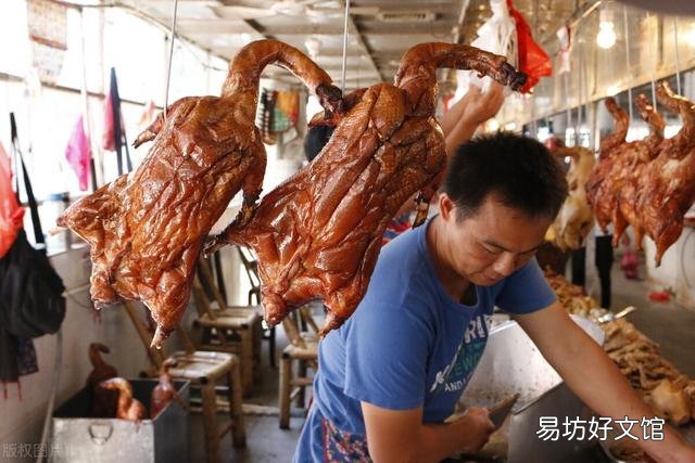 两家熟食店，一家味道一般态度好，一家味好态度差，你怎么选？为什么？