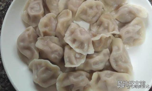 有的水饺厂为什么请那么多人来包却不用水饺机器?