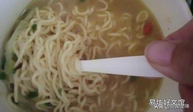 疫情期间,为啥超市里的香菇炖鸡面会受冷落?