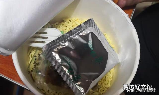 疫情期间,为啥超市里的香菇炖鸡面会受冷落?