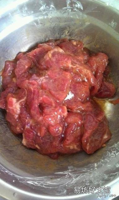 过年做两道菜给家公家婆尝尝:鸡肉和牛肉。请教怎样做鸡才好吃？牛肉怎么炒才滑嫩？