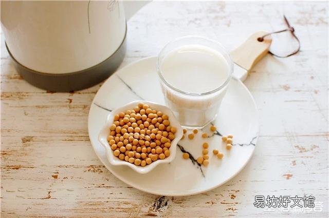 为什么自己家里打的豆浆有点涩，早餐店里的喝起来却那么顺滑？