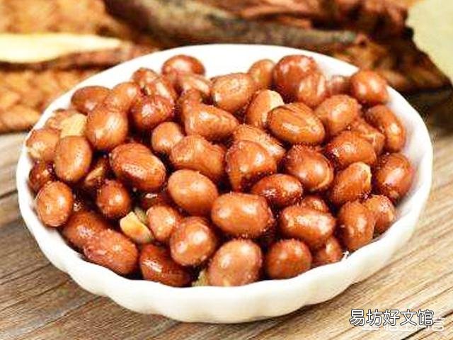 在饭店吃饭之前,服务员会搞一点花生米过来给顾客吃。是什么意思?