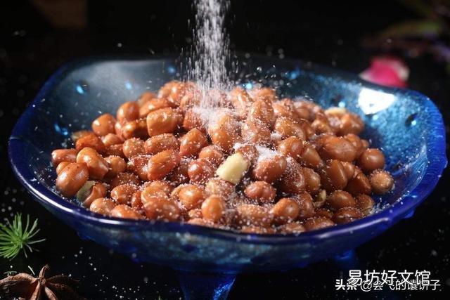 在饭店吃饭之前,服务员会搞一点花生米过来给顾客吃。是什么意思?