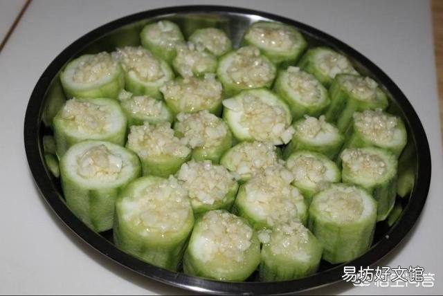 蒸菜和蒸海鲜时,蒜蓉已经成为最佳的调味料,蒜蓉该如何制作?有什么技巧?