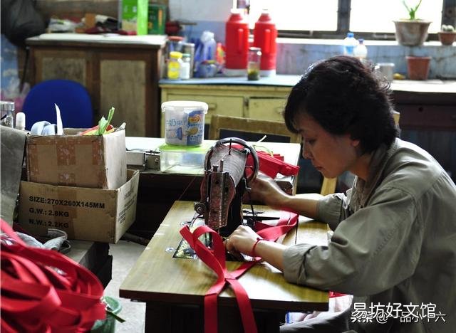 我是农民工,现在不能出门打工挣钱养家怎么办?