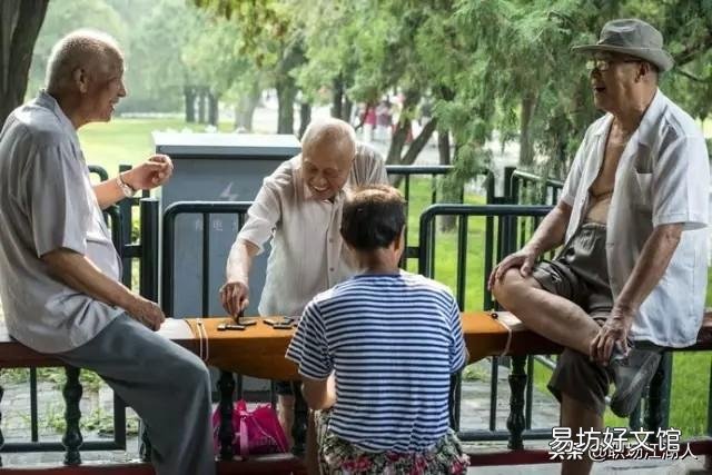 从单位里退休以后,是在家休息好,还是趁着身体健康,再找份工作的好,对此你怎么看?