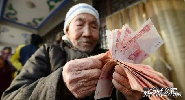 五十岁的农民一次性拿十五万存银行,够六十周岁后养老吗?