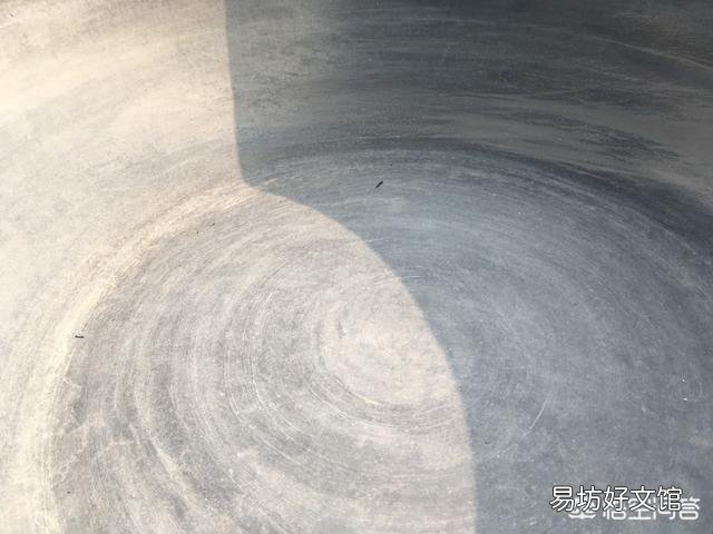 如何让金鱼泥盆里的水变清澈?