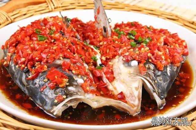 我想在老家挖塘养鱼,但是我老家水非常寒冷,冬天温度更低,请问一下适合养什么物种?