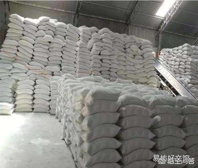放养小龙虾后可以洒石灰水吗？