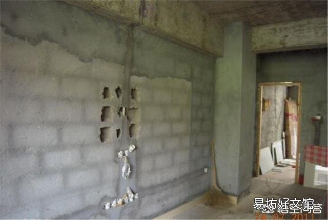 在农村自建房中,24的空心墙能承受三层房子的压力吗?