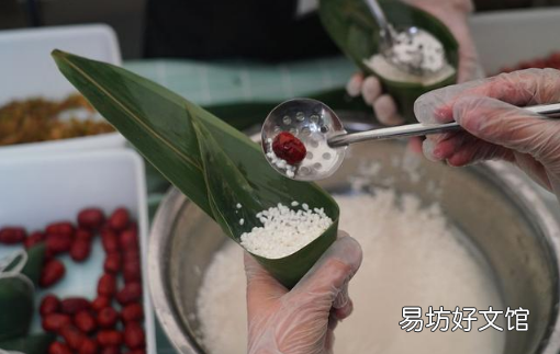粽叶怎么处理好 粽叶用哪面放糯米