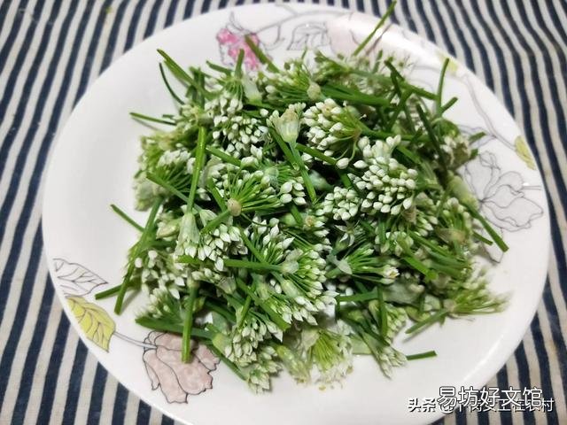 农村菜园子里种植的韭菜开花了，那么韭菜花能吃吗？要怎么做好吃呢？