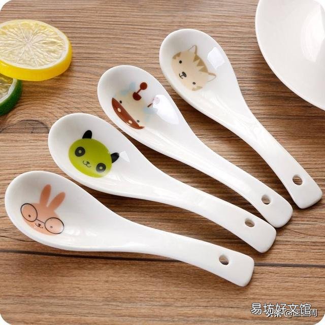 为什么农村常见的陶瓷调羹尾部都有个小洞,是用来干什么的呢?