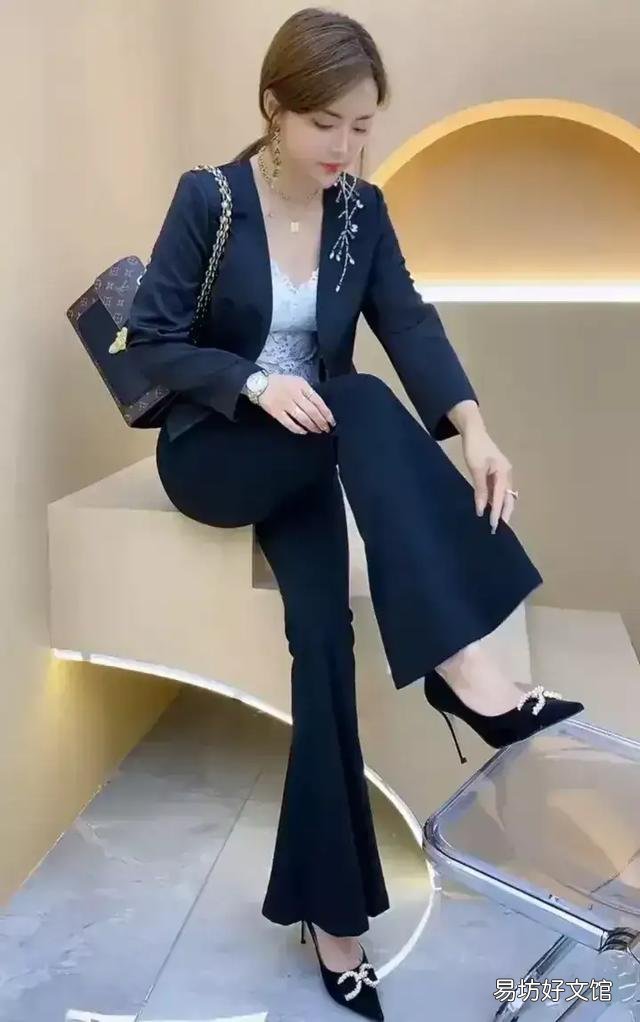 职场女性如何穿搭?