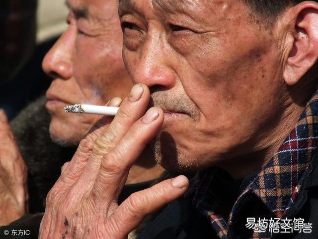 你怎么看待一些农村人过年回家，两个兜里揣两种烟，好烟分别人，差烟自己抽？