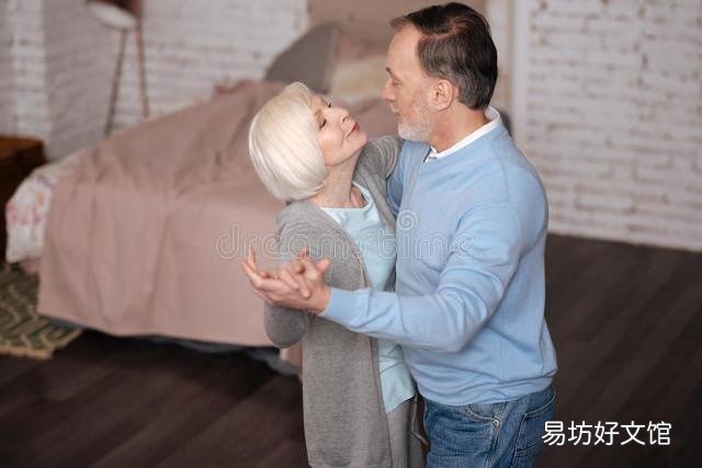 有些老人为什么说“男人不经死,女不经老”?有道理吗?
