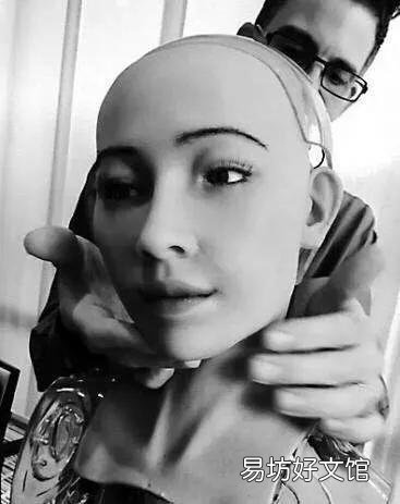 制造女性性爱机器人的公司又要造男版了，这样的机器人你会要吗？