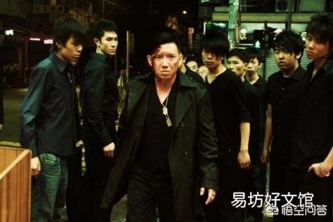 馬路上突然出現(xiàn)300人要懟你，你第一句話會說什么？