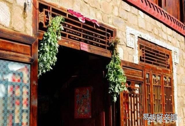 农村老人说：端午节的艾草有两不挂。你知道是哪两不挂吗？为什么？