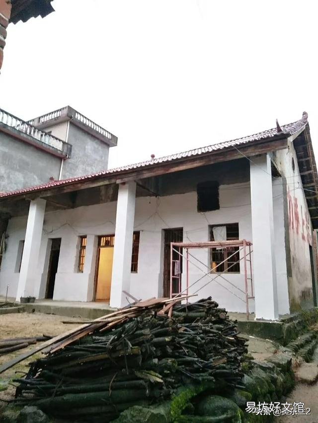 农村的瓦房几十年了漏雨比较严重，在不花费较多的情况下如何整修？