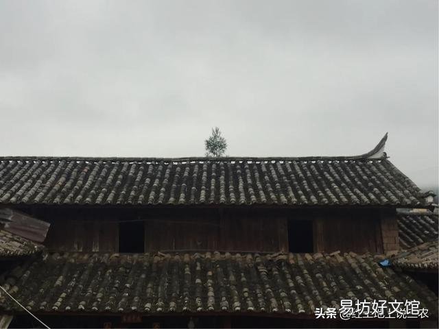 农村的瓦房几十年了漏雨比较严重，在不花费较多的情况下如何整修？